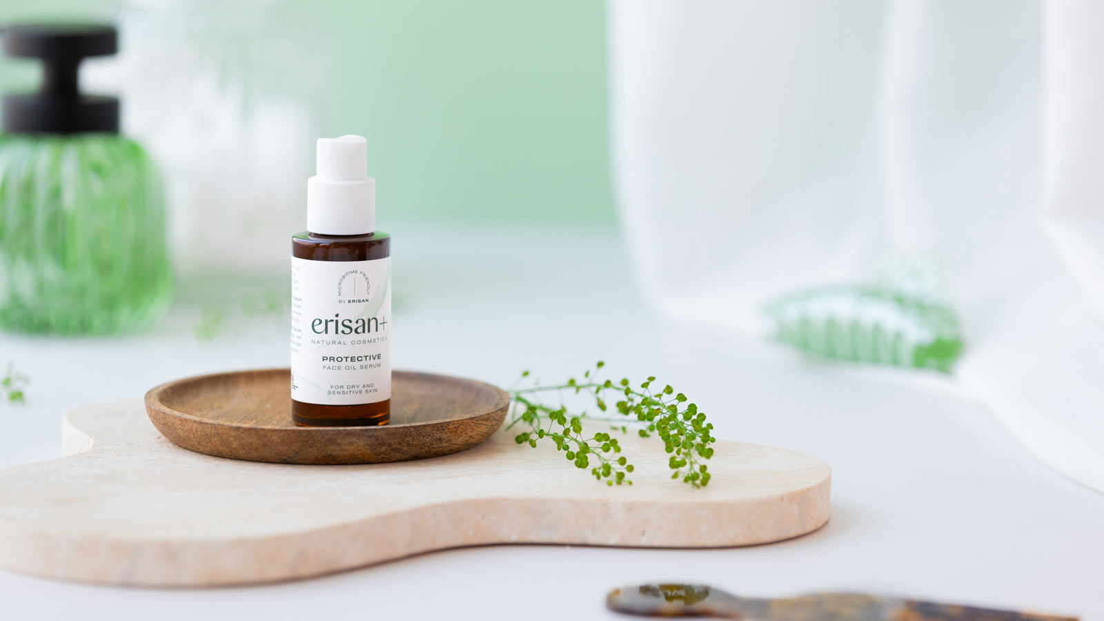 Erisan+ Protective face oil serum puisella alustalla.